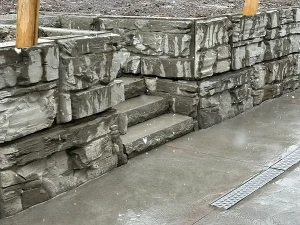 Built-in stone steps between the two wall tiers